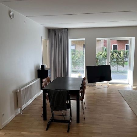 Charming Aalborg Apartment With Parking Екстер'єр фото