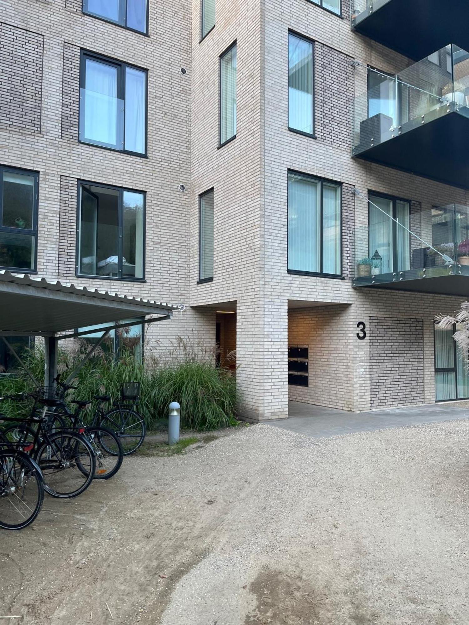 Charming Aalborg Apartment With Parking Екстер'єр фото