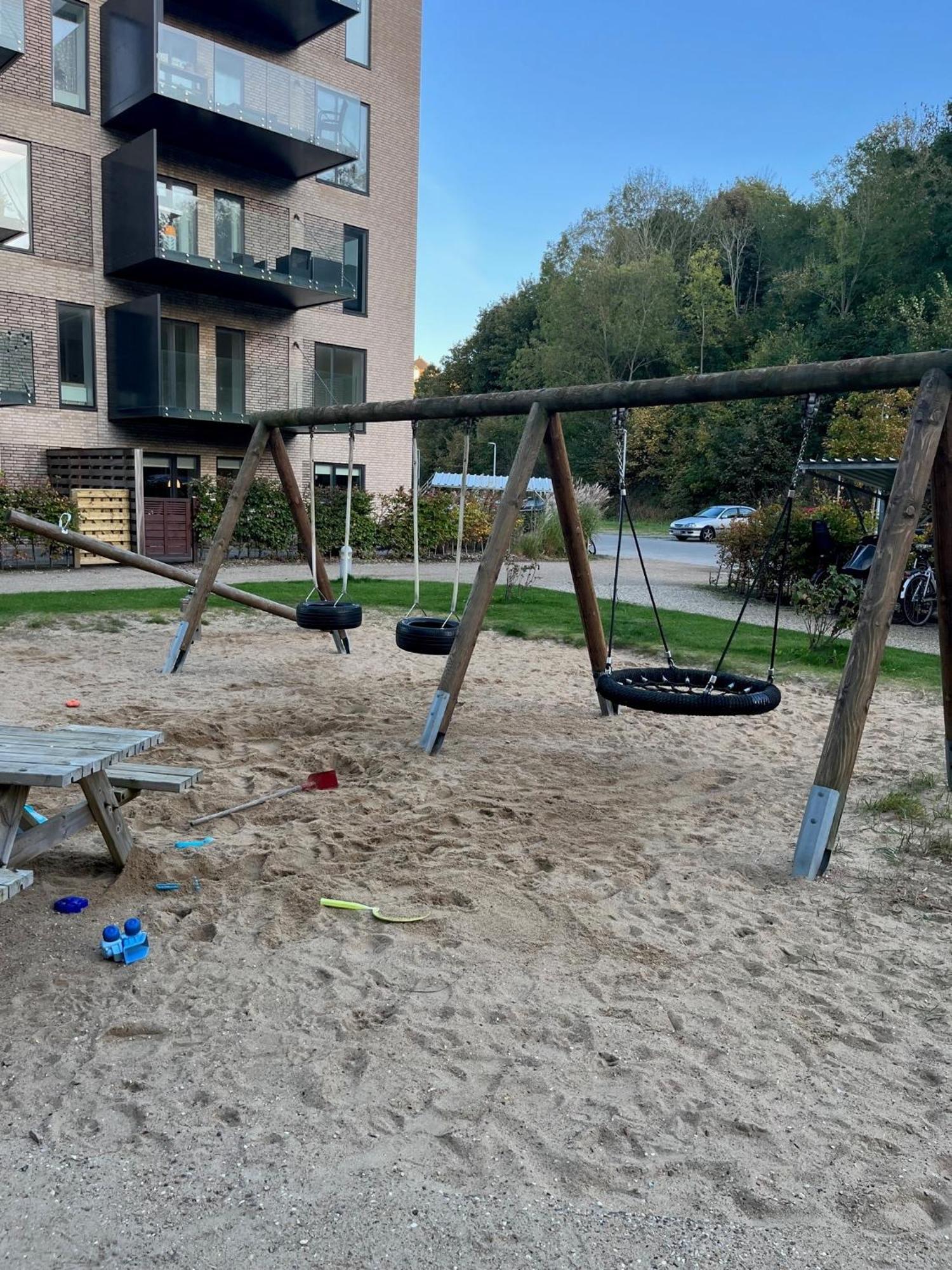 Charming Aalborg Apartment With Parking Екстер'єр фото